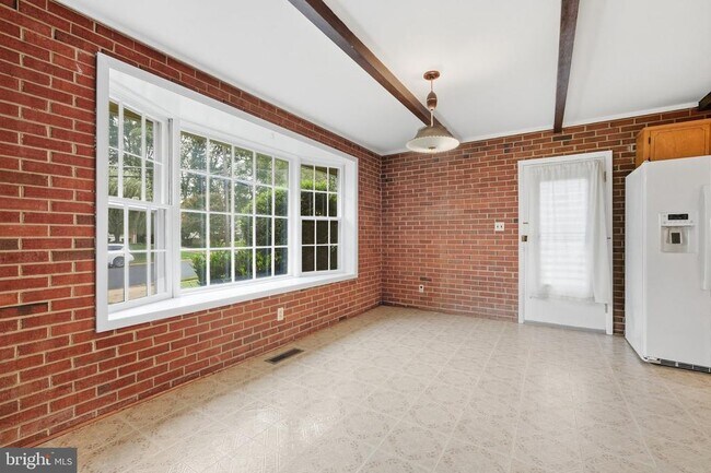 Building Photo - 8416 Stonewall Dr