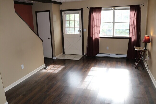 Foto del edificio - 2 Bedroom Townhouse with upgraded kitchen ...
