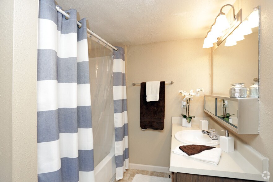 Bathroom Fixtures Omaha briarwoodbroadmoor rentals - omaha, ne | apartments Bathroom Fixtures Omaha briarwoodbroadmoor rentals - omaha, ne | apartments