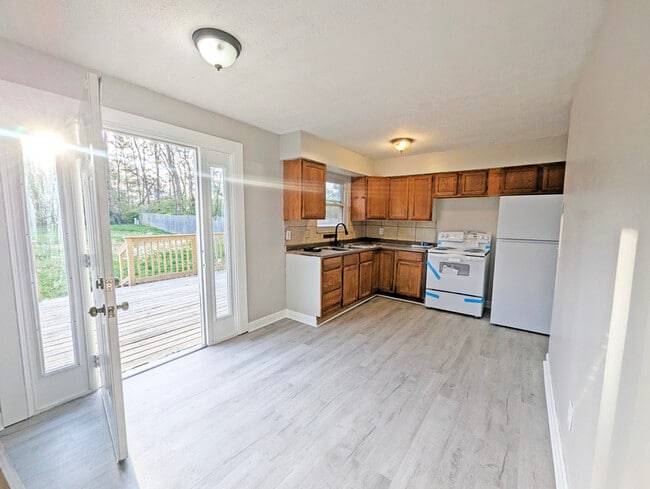 Building Photo - 1329 Birch Dr