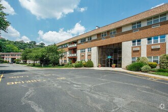 Building Photo - 1111 River Rd