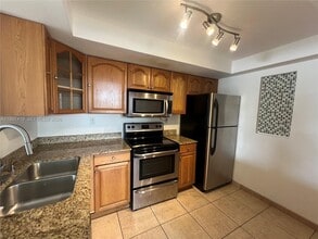 Building Photo - 7125 Bay Dr