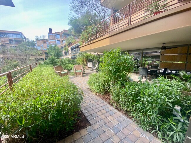 Building Photo - 7167 E Rancho Vista Dr