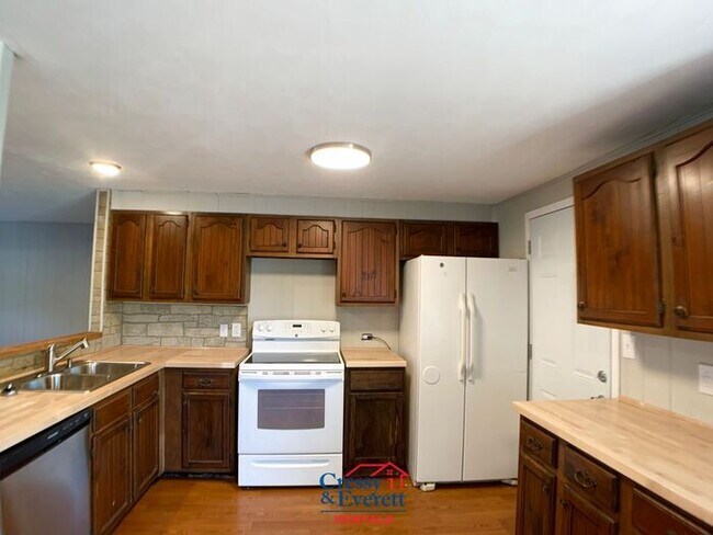 Building Photo - Waterfront home in Dowagiac