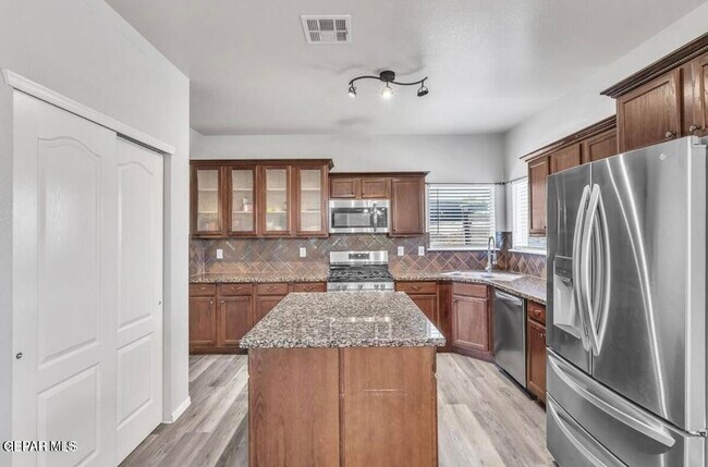 Foto del edificio - 12879 Hidden Grove Dr