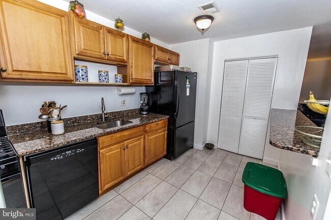 Foto del edificio - 3850 Bel Pre Rd