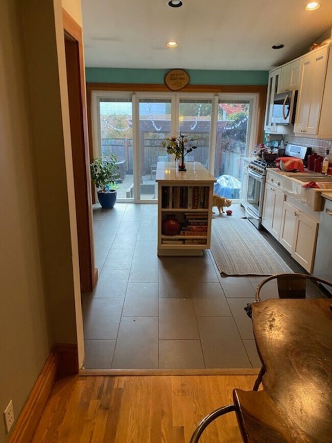 Foto del edificio - Beautifully renovated 1892 Buckman Bungalow with Hardwoods, Fenced Yard, A/C