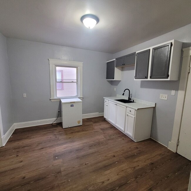 Foto del edificio - 2810 E 120th St