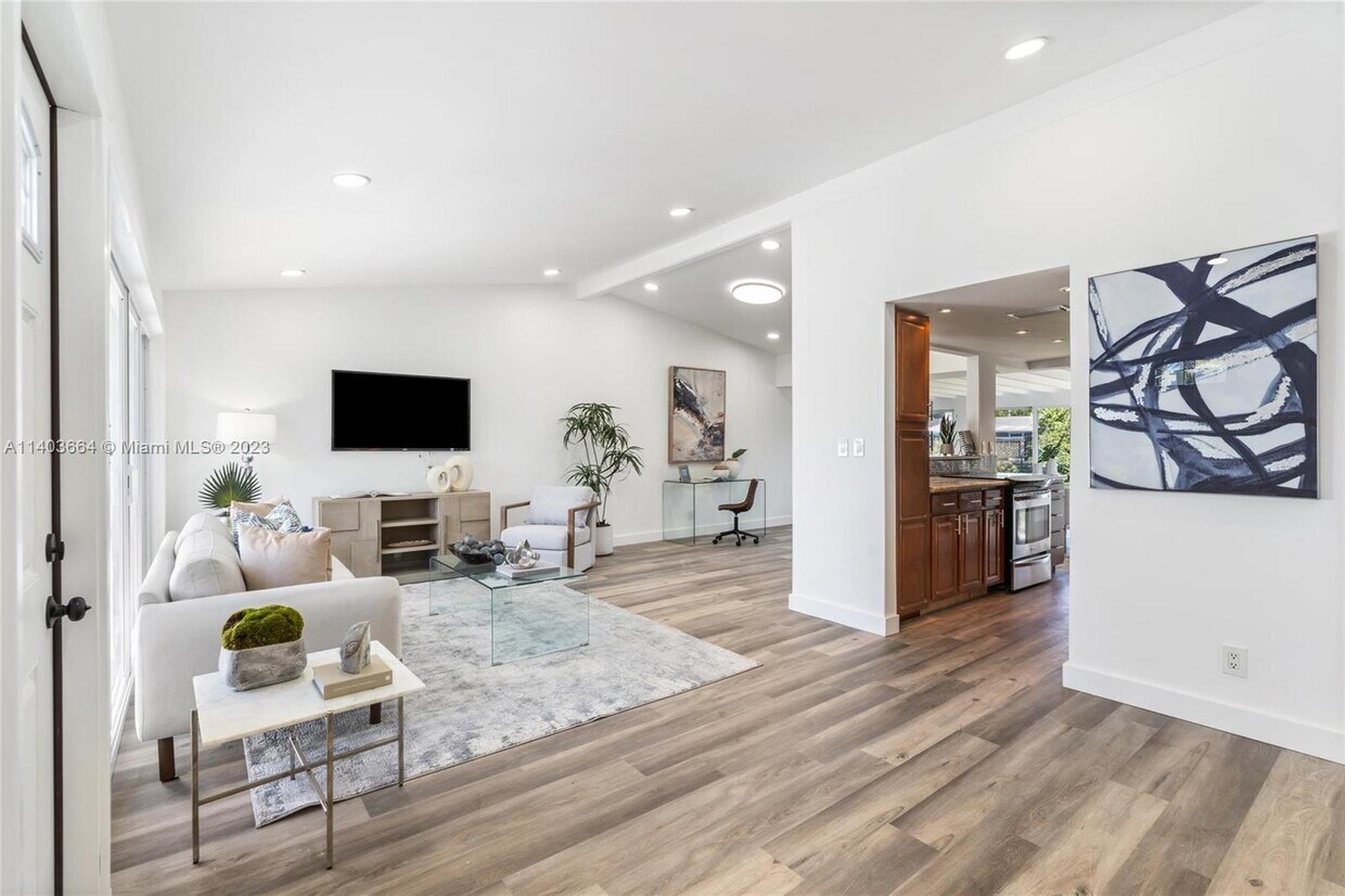 Foto principal - 2512 Gulfstream Ln