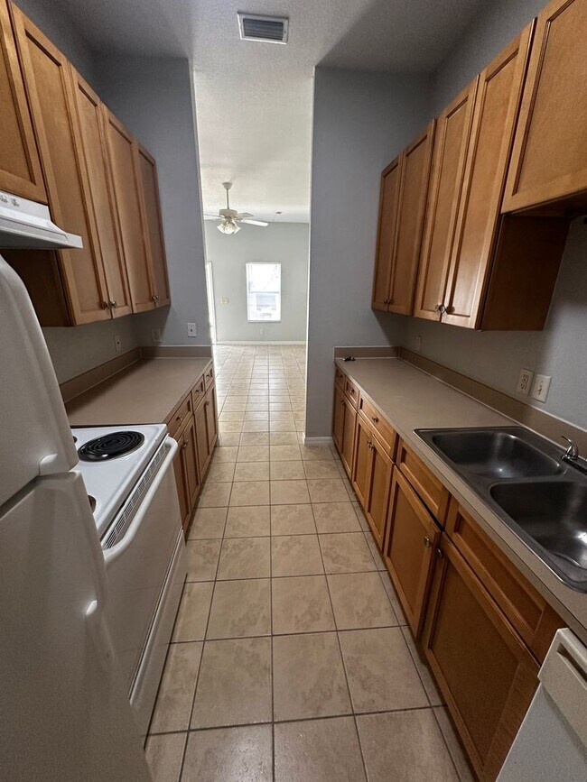 Building Photo - 3206