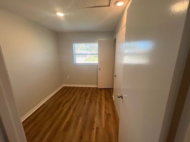 Foto del edificio - 2638 Teal Ave