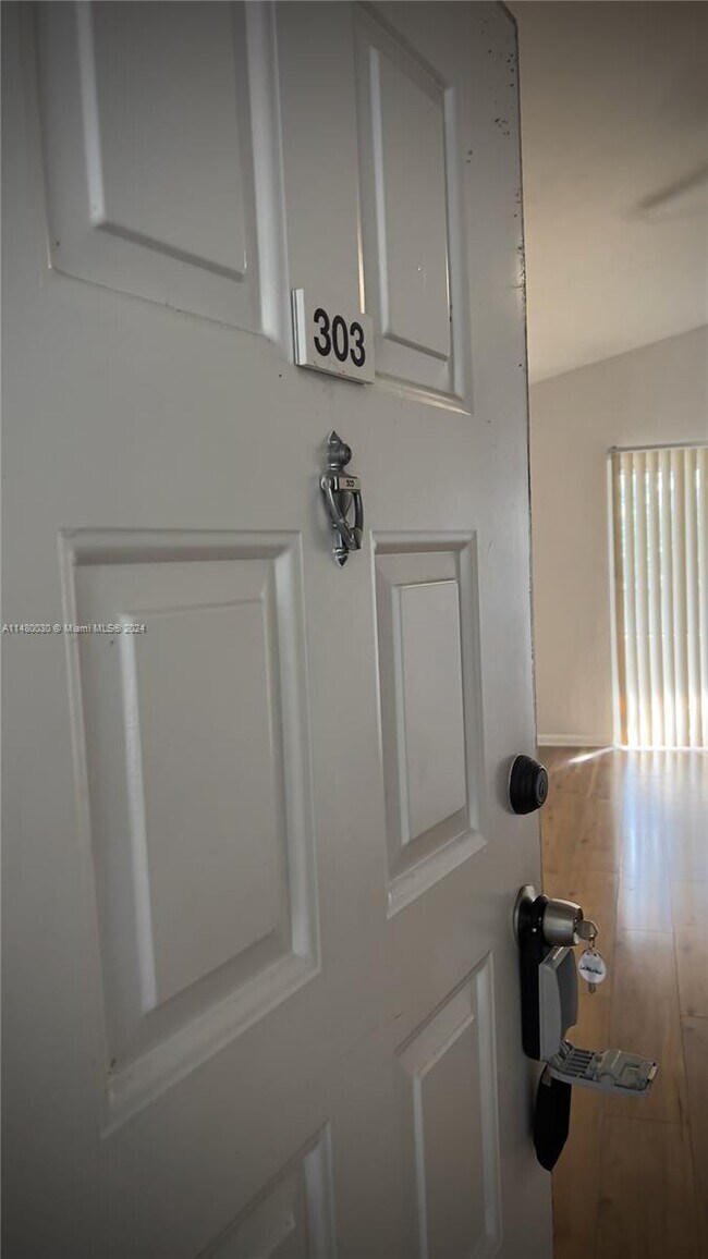 Building Photo - 2841 N Oakland Forest Dr