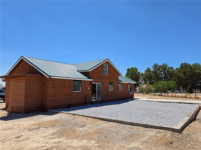 Building Photo - 270 W Patricia Ln