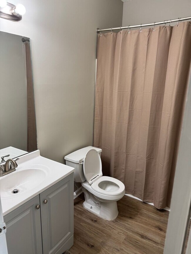 Foto del edificio - 6316 Sunflower Pl