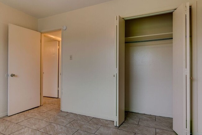 Building Photo - 2401 Brookridge Dr