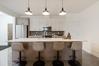 Building Photo - 1414 Main St