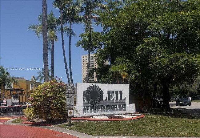 Building Photo - 9731 Fontainebleau Blvd