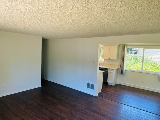 Building Photo - Charming and Newly Renovated One Level Home