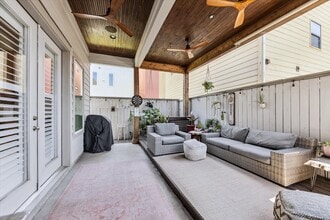 Building Photo - 4415 Marina St