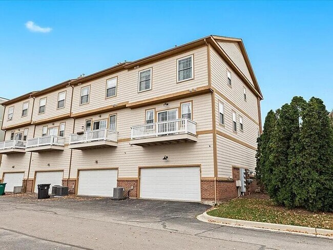 Foto del edificio - 1615 Town Commons Dr