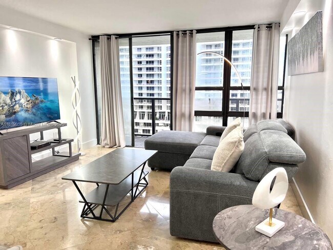Foto del edificio - 600 NE 36th St