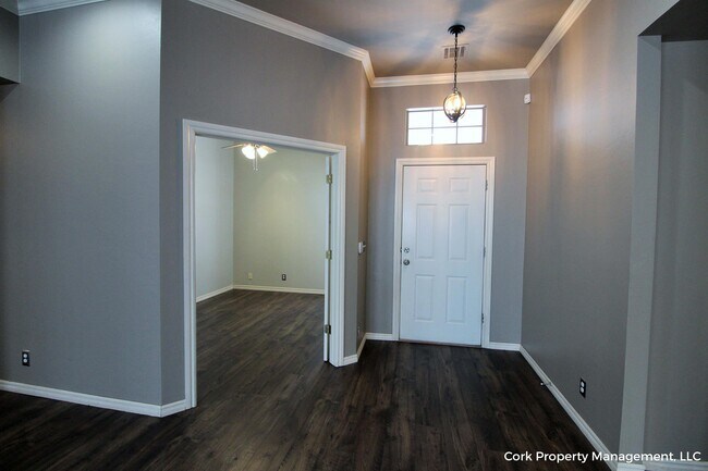 Building Photo - 2808 Stonebrook Ln