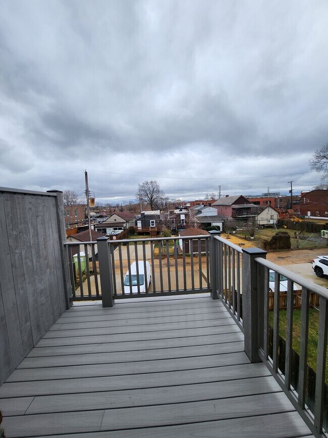 Foto del edificio - Newly Renovated One Bedroom Available Toda...