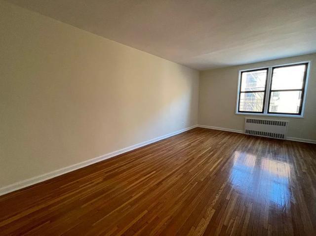 Foto principal - 1 bedroom in JACKSON HEIGHTS NY 11372