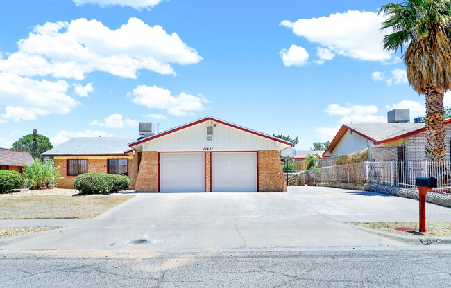 Building Photo - Eastside 3 Bdrm 2 Bath