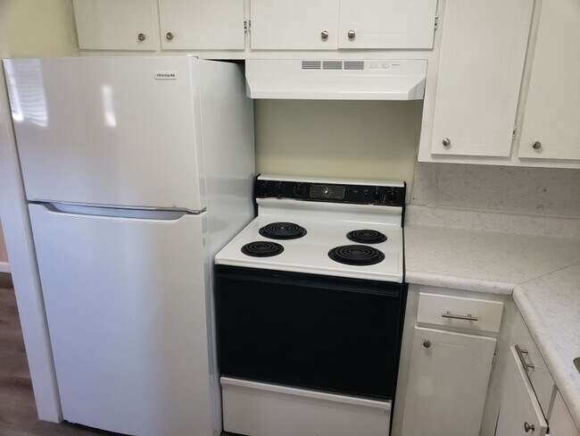 Foto del edificio - Triplex - 2 Bdrm/1Bath  Kingsport TN