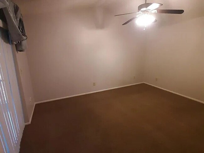 Foto del edificio - 3/2/2 Brandon House with a split floor plan.