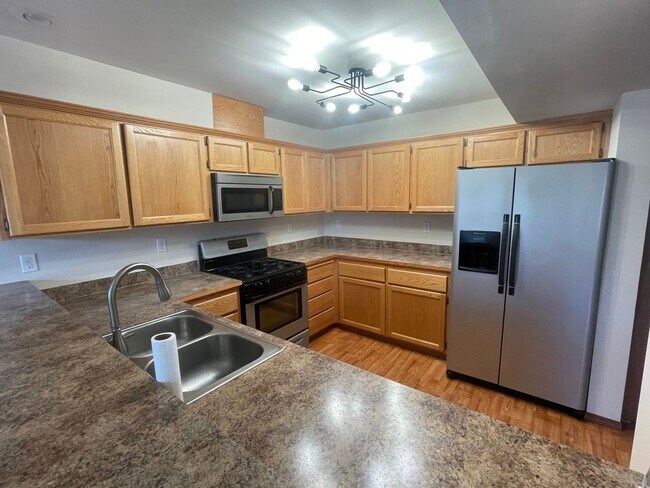 Foto del edificio - Lovely 3 Bedroom Townhouse in the Heart of Town