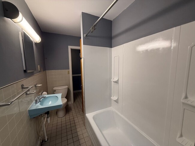 Building Photo - 1-bed 1-bath – Heritage Hill Apartment