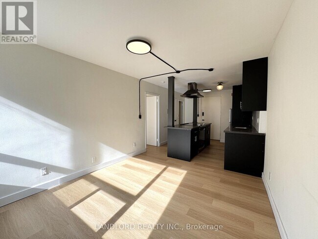 Photo du bâtiment - 420 Eglinton Ave E