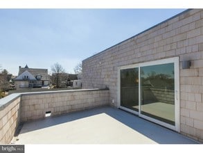 Building Photo - 11 Greenview Ave