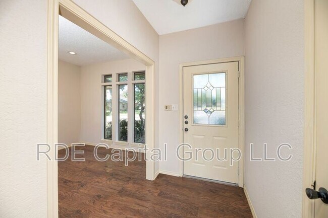 Foto del edificio - 922 Kingston Dr