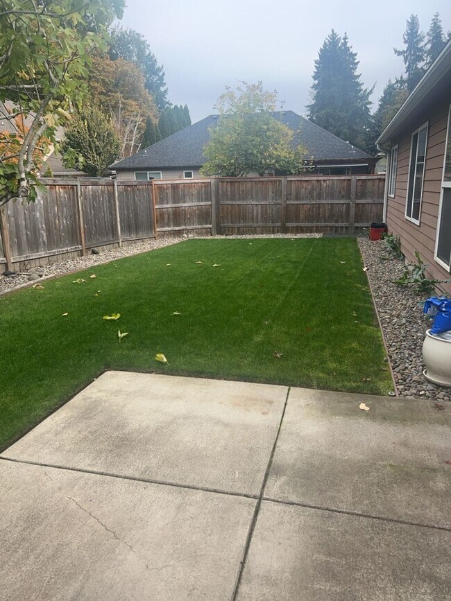 Foto del edificio - Beautiful Three Bedroom in Keizer