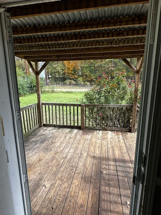 Building Photo - 3 beds 2 bath Single family Home