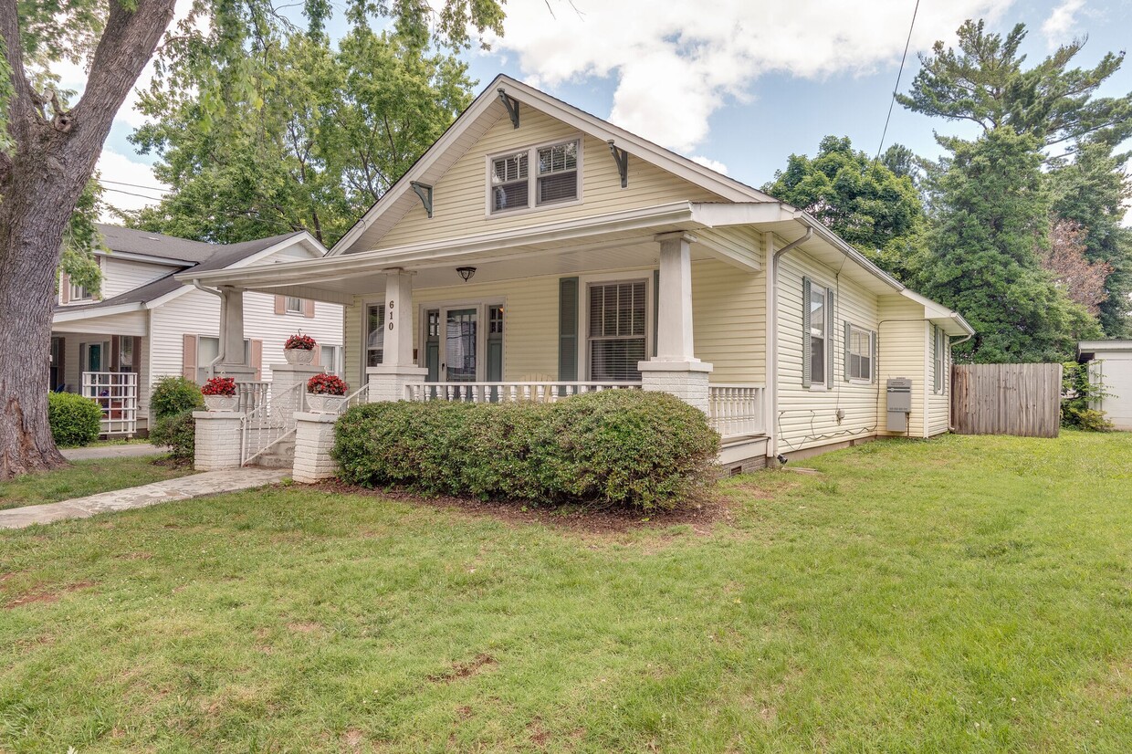 Primary Photo - 610 N Military Ave