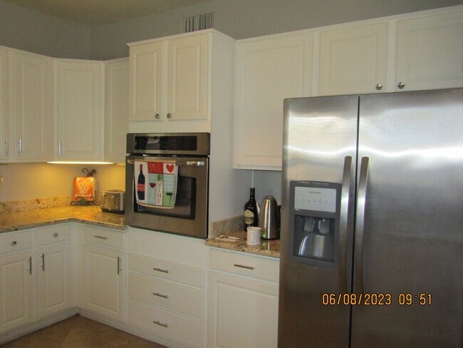 Foto del edificio - 1350 W 13th St