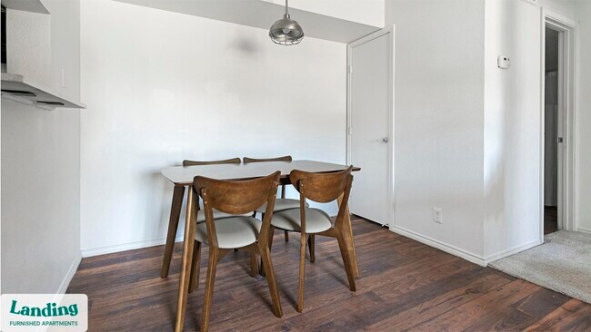 Foto del edificio - 1071 Clayton Ln