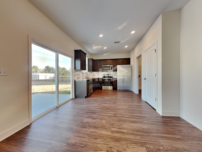 Building Photo - 5945 Hampton Creek Rd