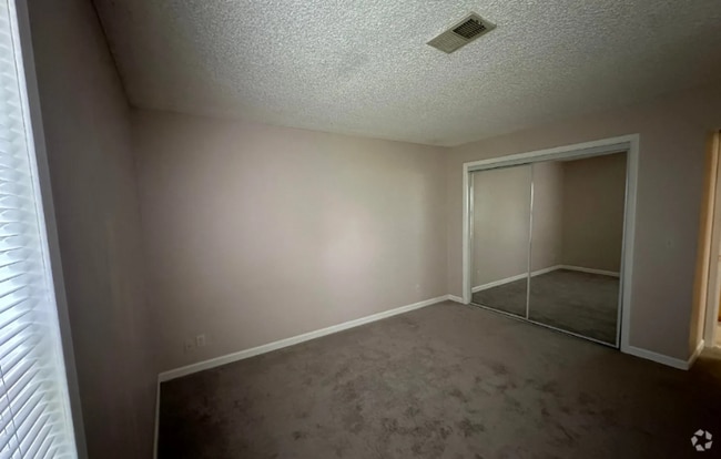 Building Photo - 1606 Cottonwood Dr