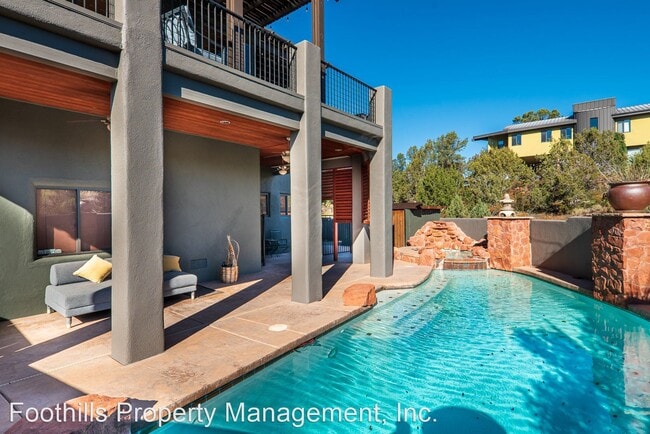 Building Photo - 530 Foothills S Dr