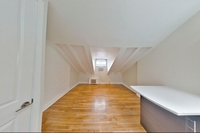 Foto del edificio - 410 W 22nd St