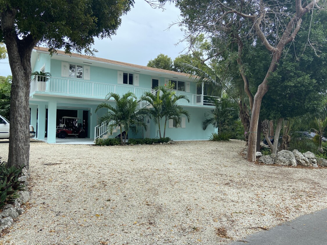 Primary Photo - 141 N Bay Harbor Dr