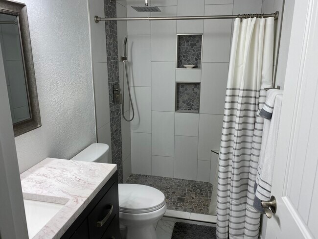 Master Bath - 485 SW Bayshore Dr