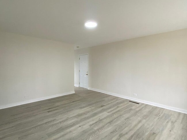 Building Photo - 4 E Pine St