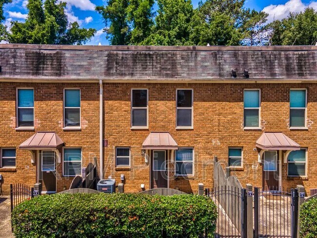 Foto del edificio - 225 Winding River Drive
