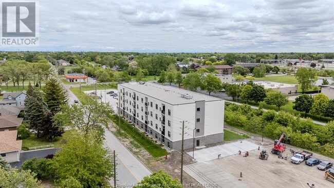 Building Photo - 705 Grand Marais Rd E